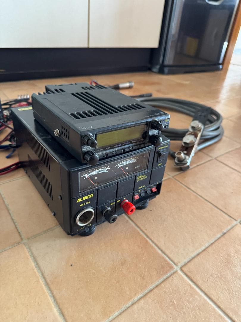 アマチュア無線機　iCOM IC2350D　ALINCO DT-840M 40A