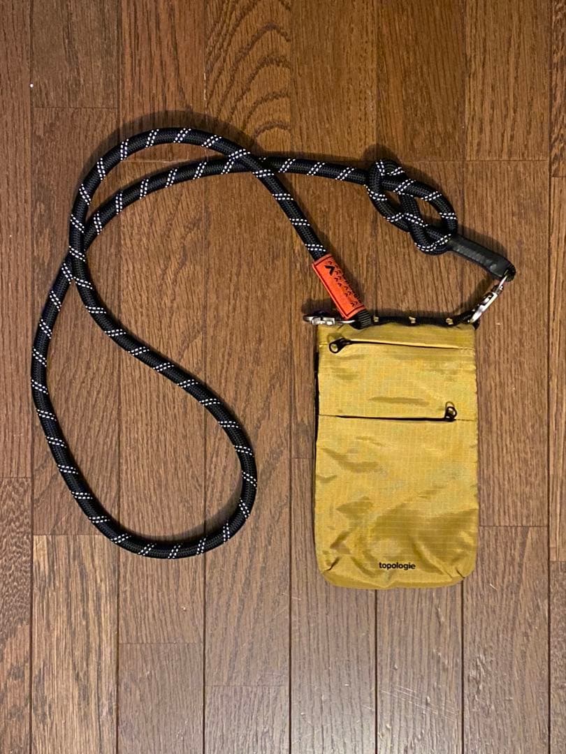 【坂上】トポロジー　美品　ストラップ10mm フォンサコッシュ付き