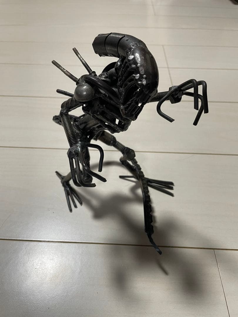 金属製フィギュア エイリアン