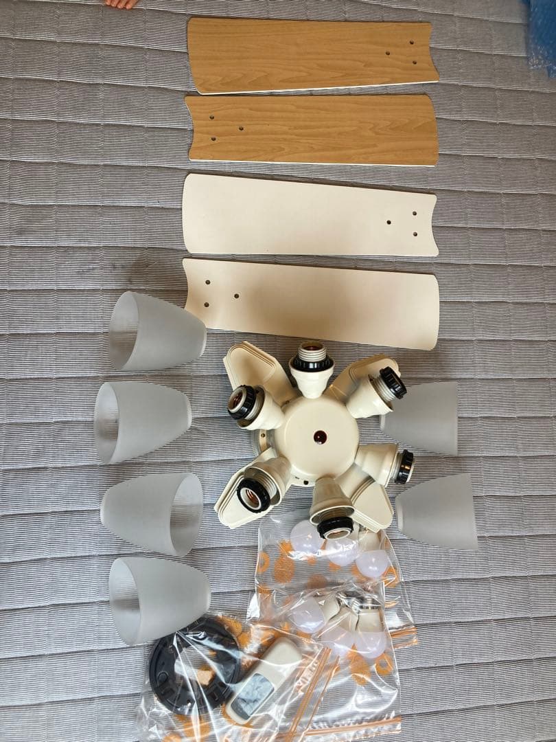 シーリングファン 4枚羽根　6灯　電球つき