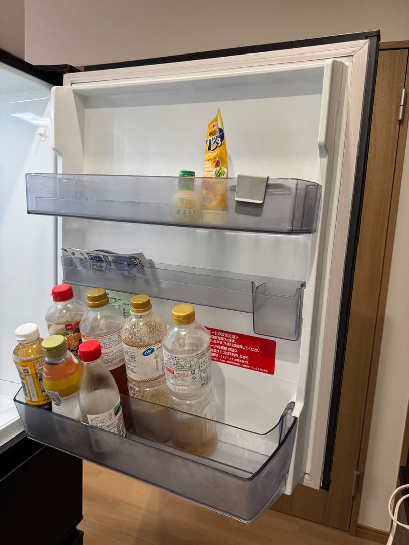 使用期間半年　TOSHIBAブラック 3ドア冷蔵庫（326L)