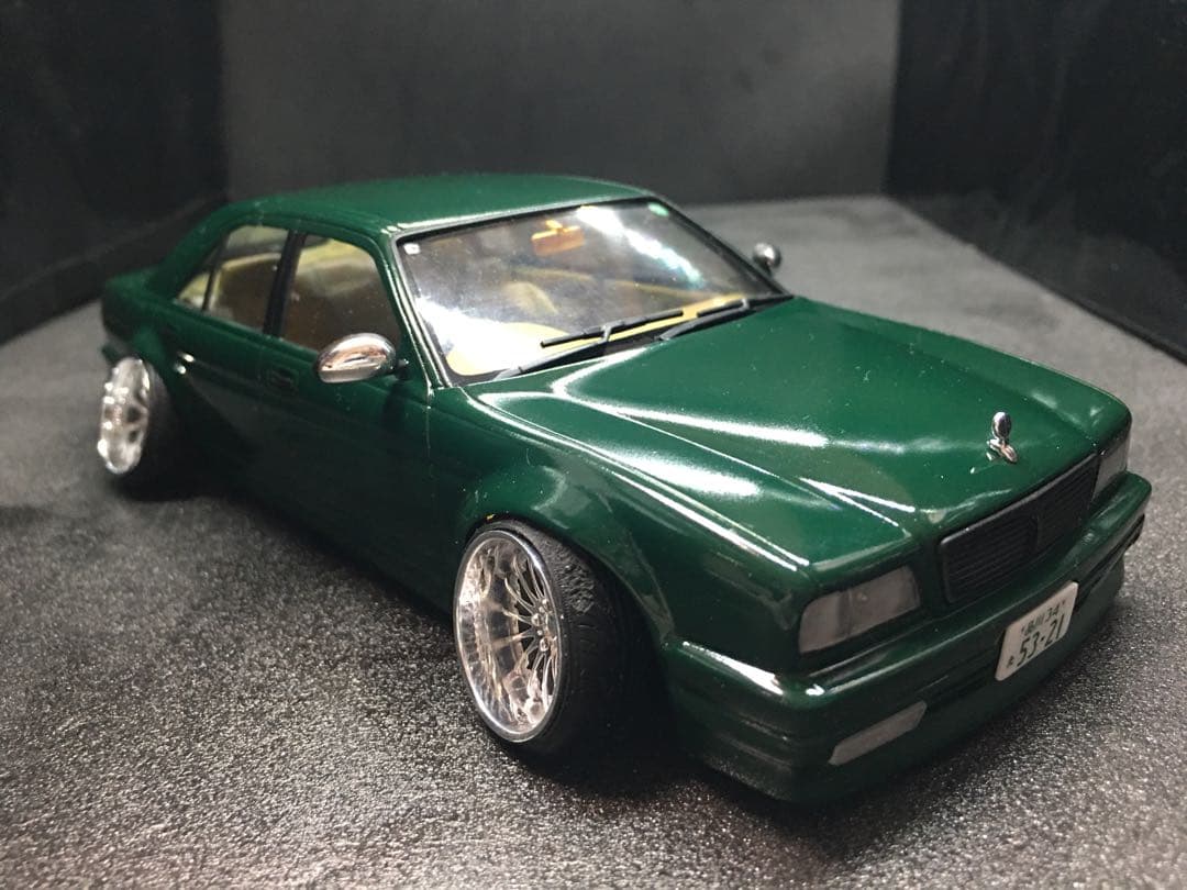 旧車VIPカープラモデル完成品1／２４アオシマ２３シーマ