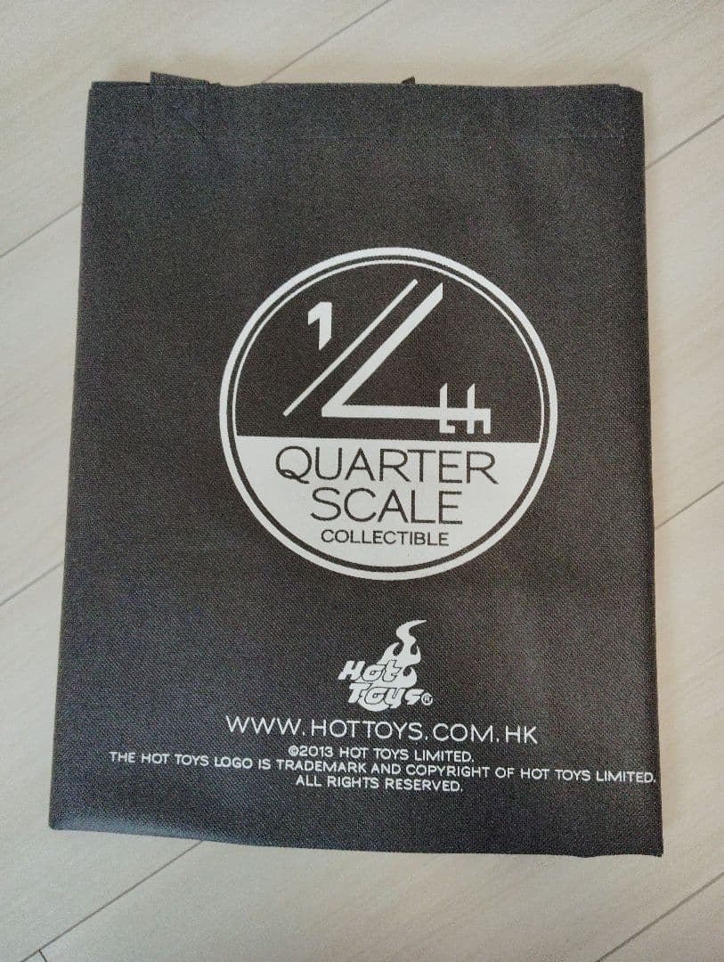 ホットトイズ ターミネーター1/4スケールフィギュア T-800エンドスケルトン