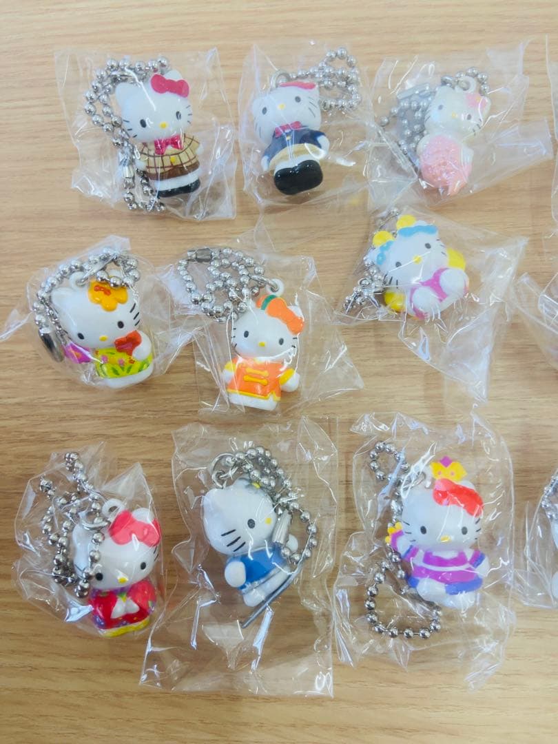 希少　ハローキティコレクターズマスコット いちご新聞オリジナル