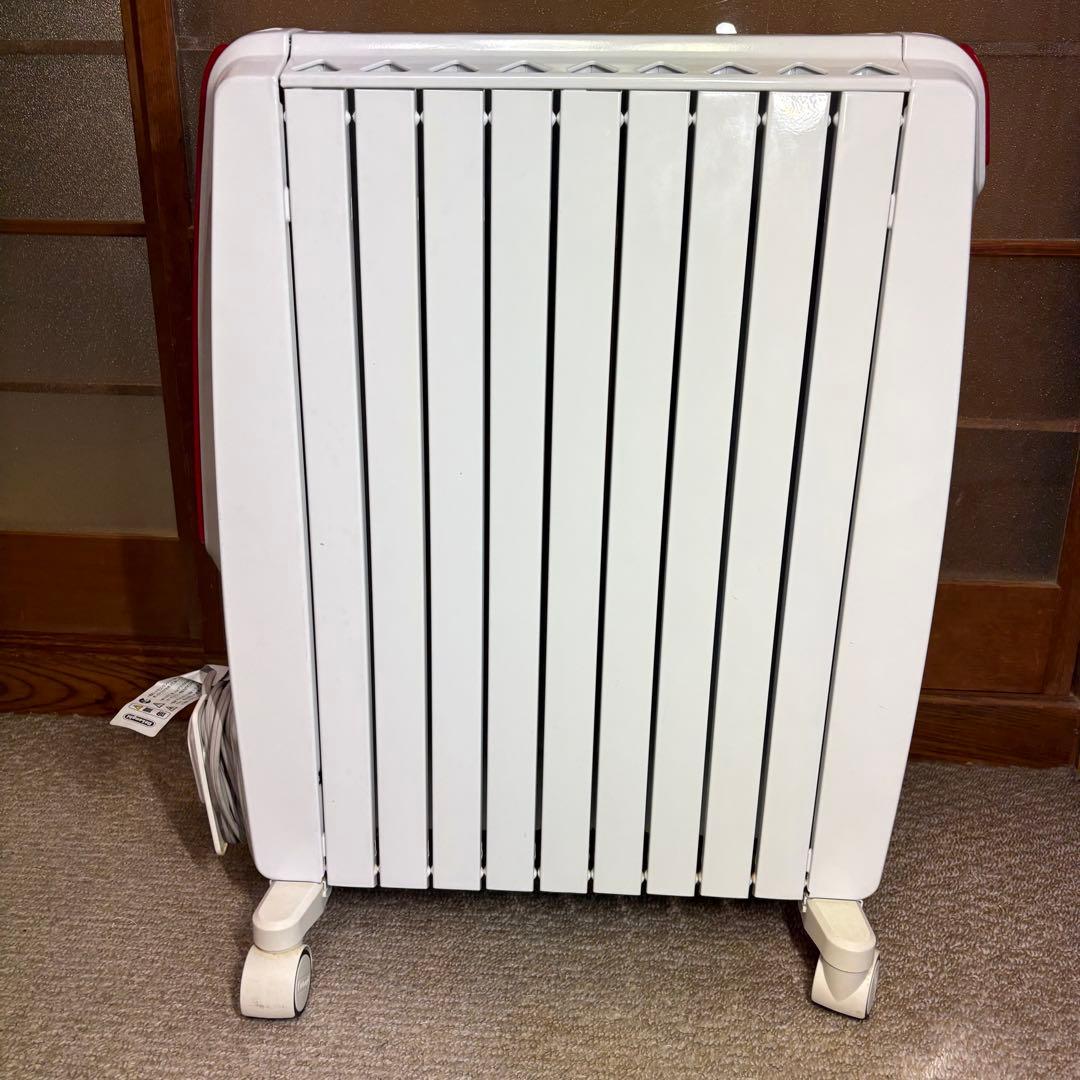 美品 デロンギオイルヒーター　ホワイトレッド