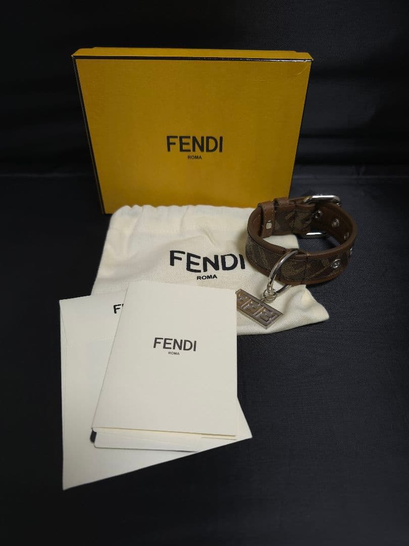 FENDI モノグラムレザー首輪