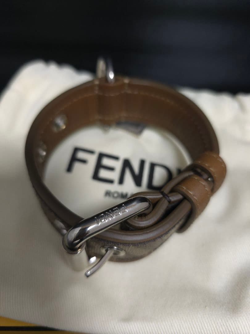 FENDI モノグラムレザー首輪