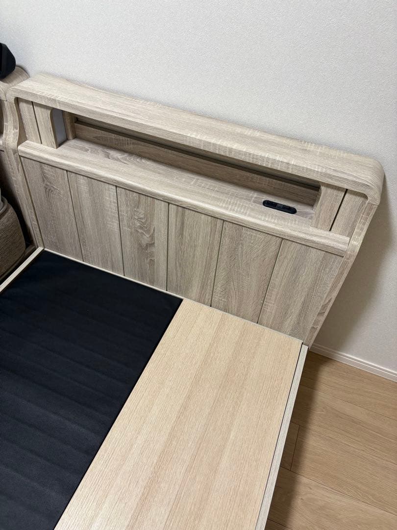 ニトリ アンティーク調木目ベッドフレーム シングル