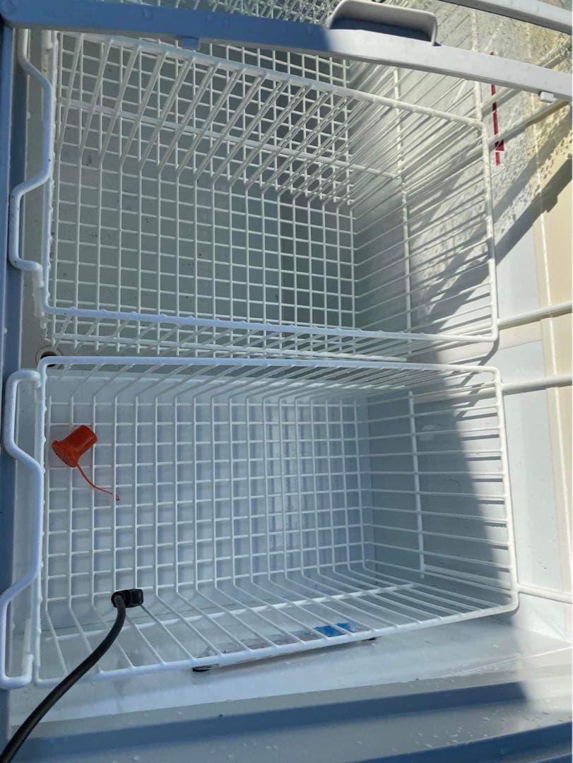 ホワイト冷凍庫 ガラス蓋付き