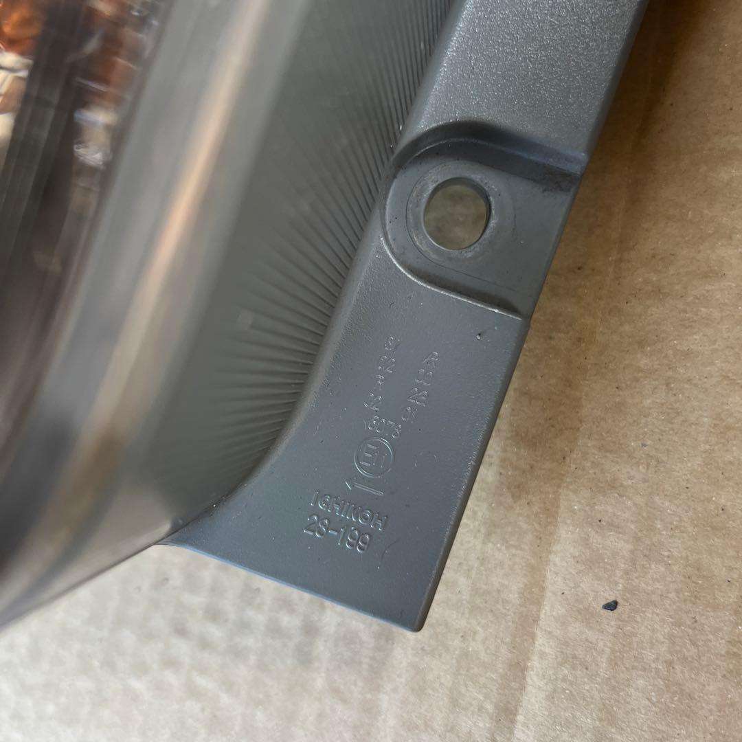 トヨタ ヴォクシーZRR70/ ZRR75 左右テールランプセット