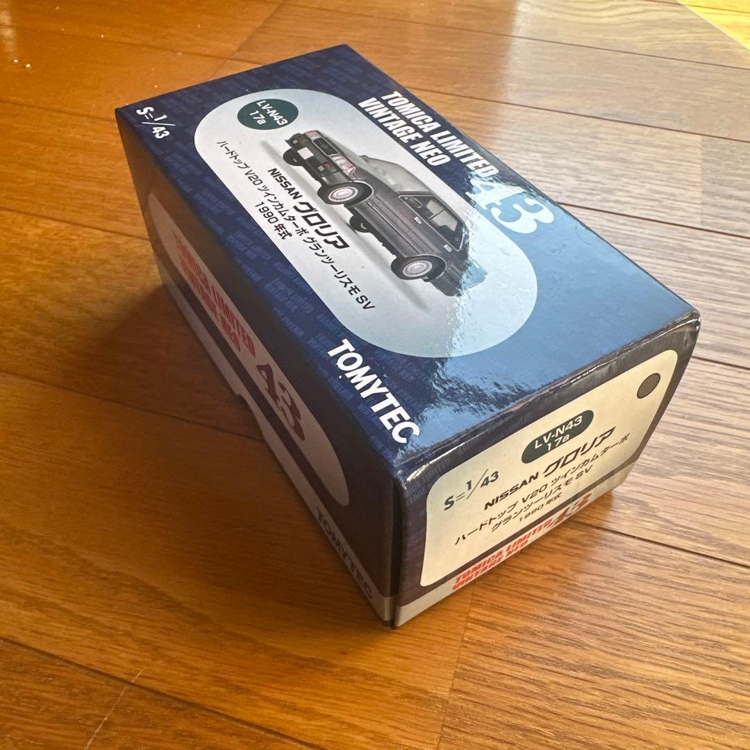 トミカリミテッド　VINTAGE NEO 43 グロリア