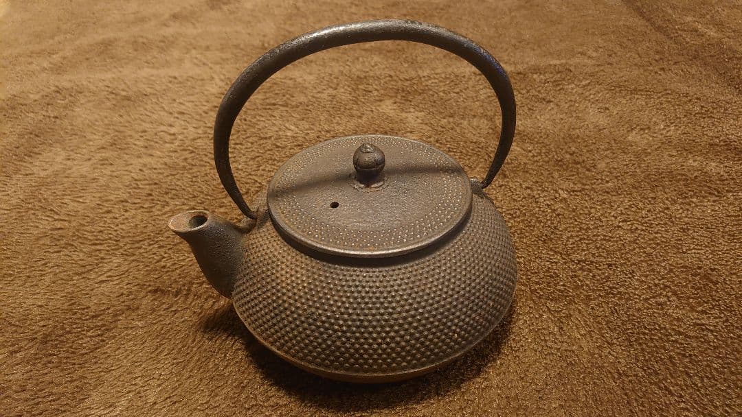 古鉄瓶　鉄瓶　小鉄瓶　アラレ　茶道具　蔵出し　１客