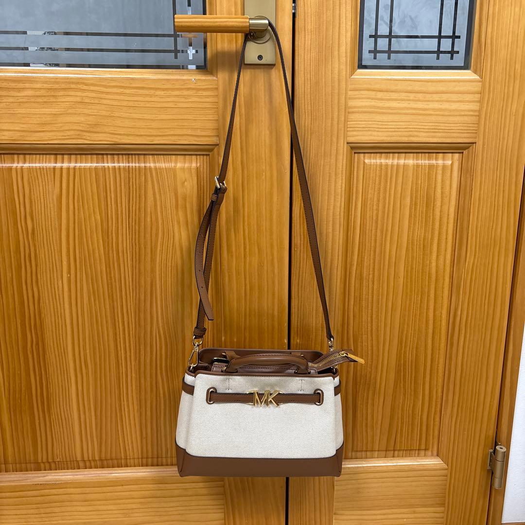 新品未使用MICHAEL KORS ショルダー付き(ま♡プロフ必読)