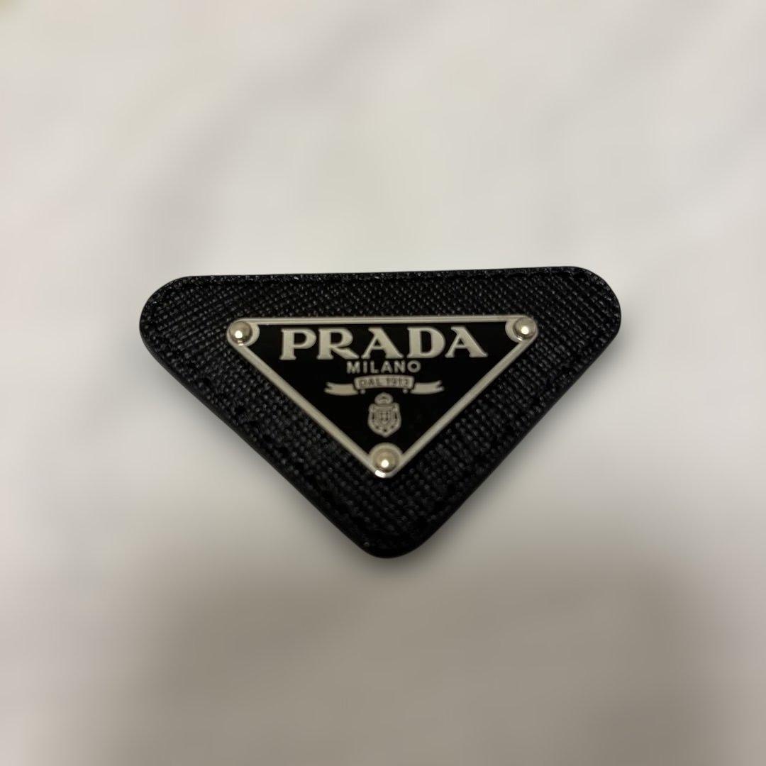 PRADAブローチ