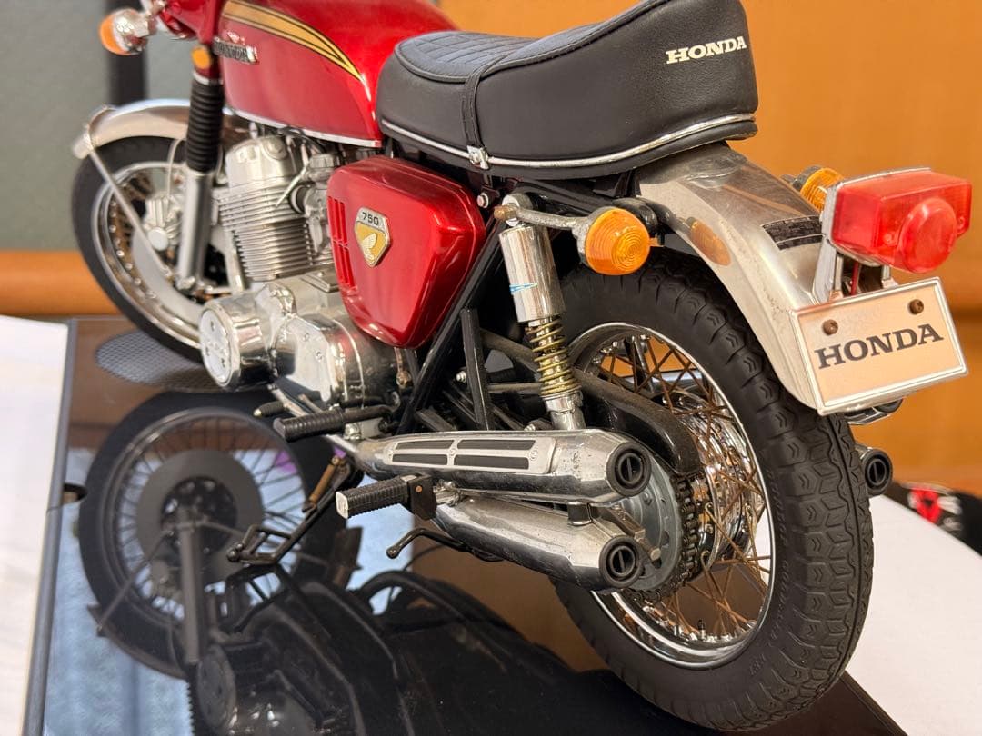 ホンダ CB750 赤色 模型