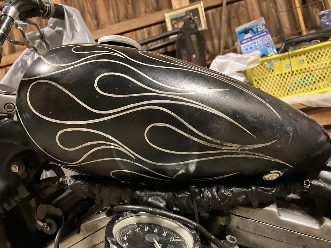 XLH883 タンク　ピンスト　フレア