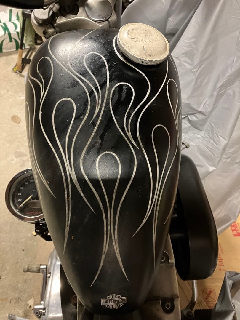 XLH883 タンク　ピンスト　フレア