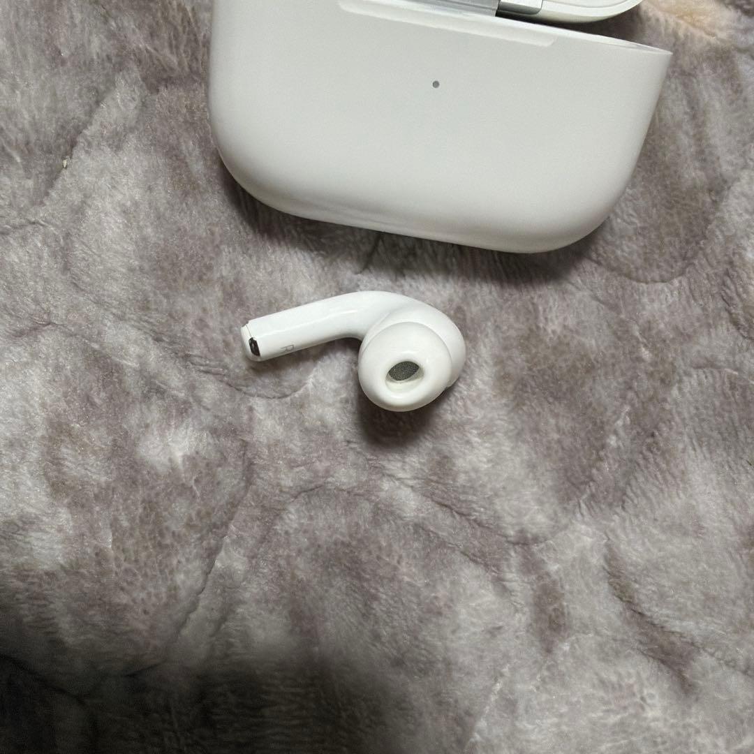 AirPods Pro 第1世代　イヤホン　イヤフォン　右と充電ケース