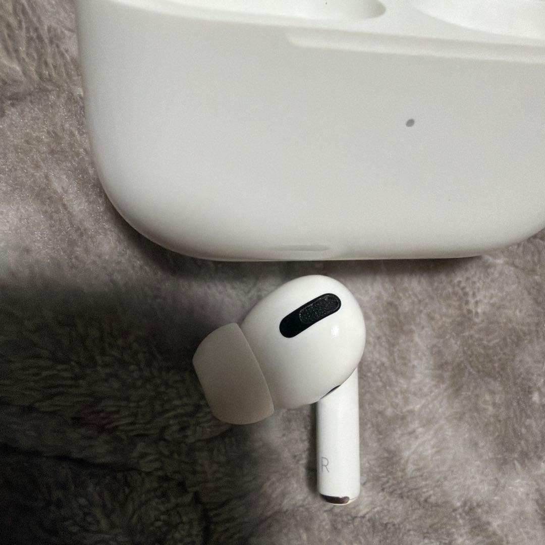 AirPods Pro 第1世代　イヤホン　イヤフォン　右と充電ケース