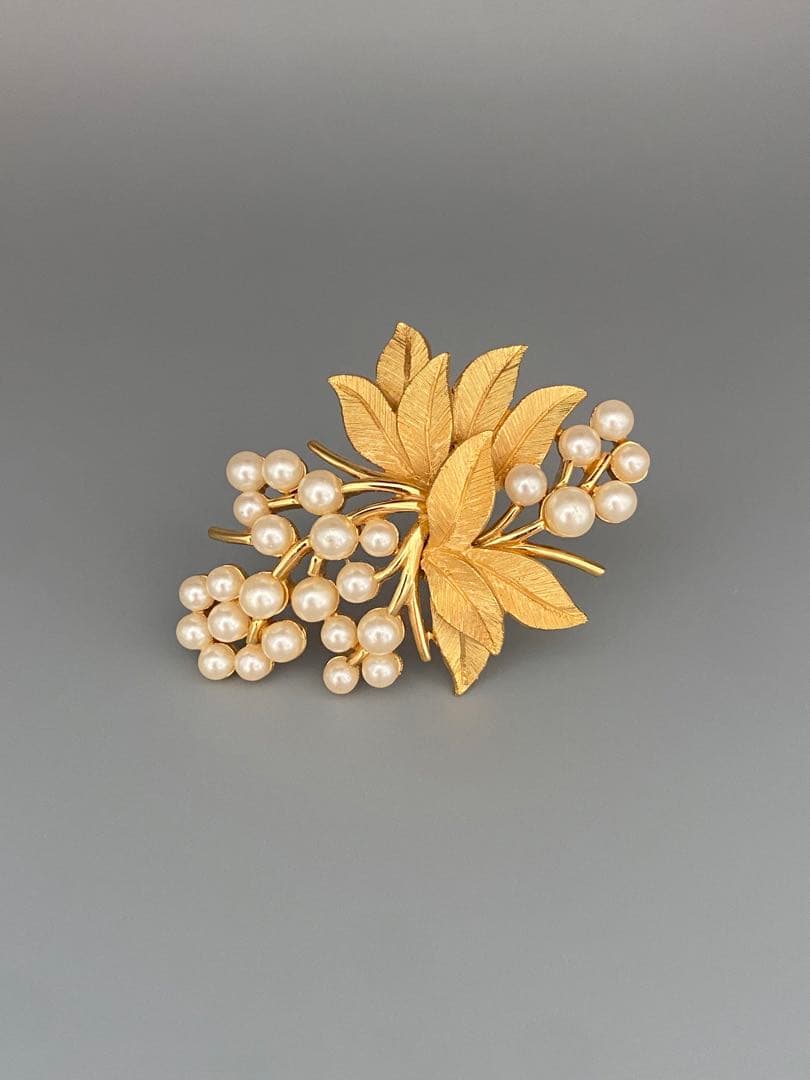 lotuscloud 2530⭐️TRIFARI トリファリヴィンテージブローチ