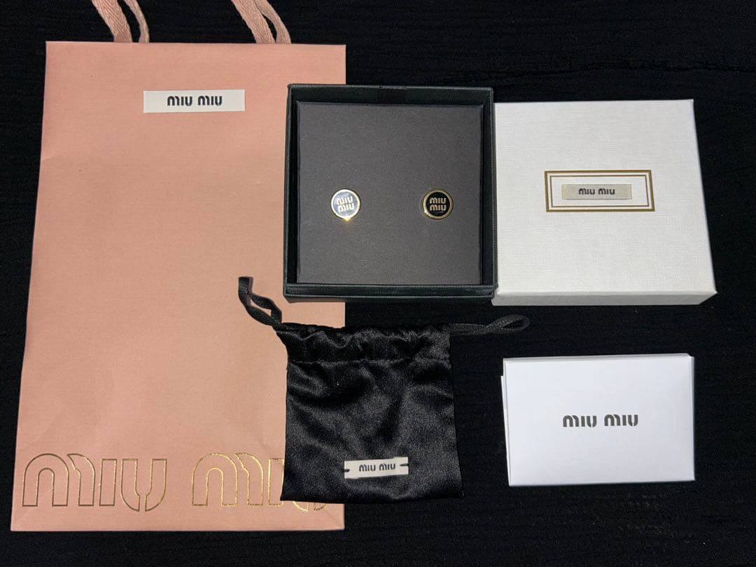 MIU MIU エナメルメタル ピアス