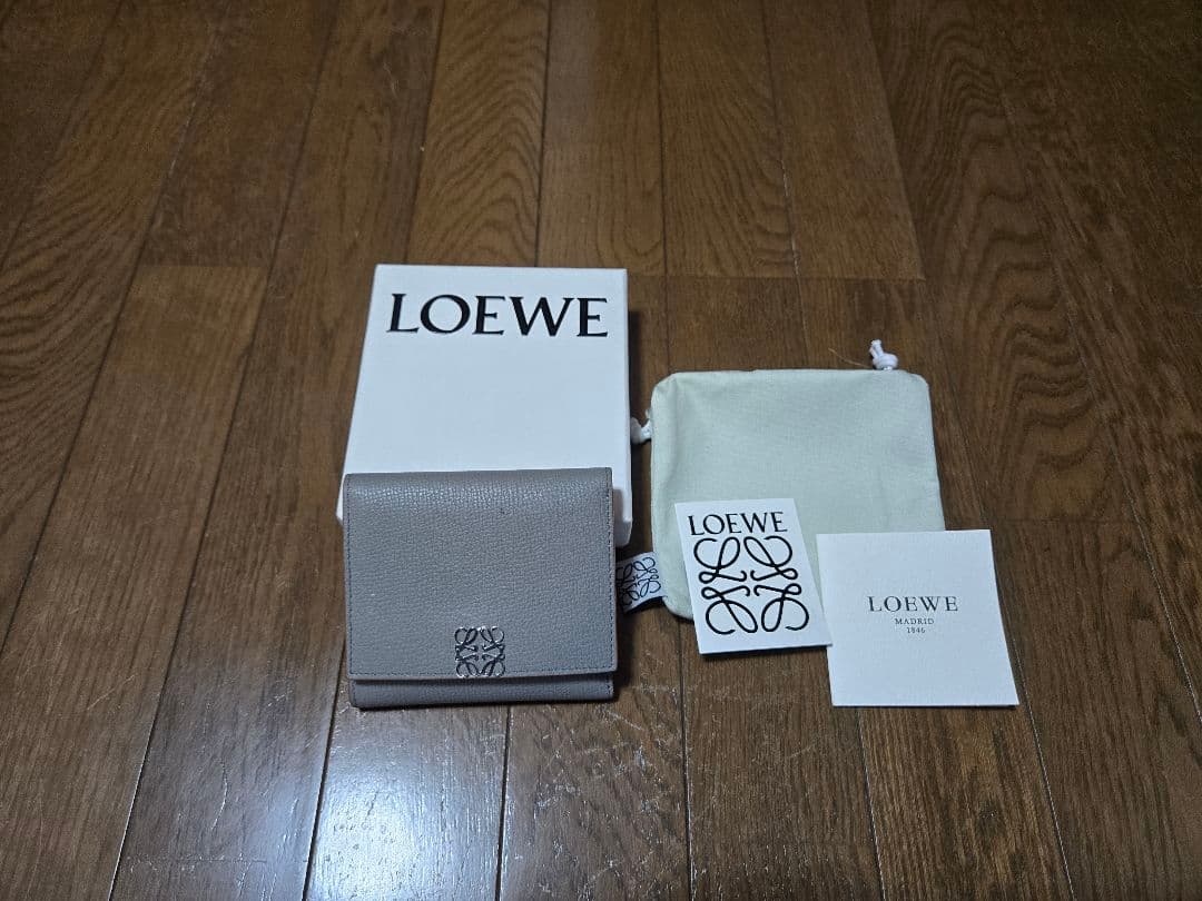 LOEWEレディース三つ折り財布