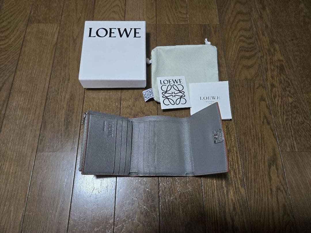 LOEWEレディース三つ折り財布