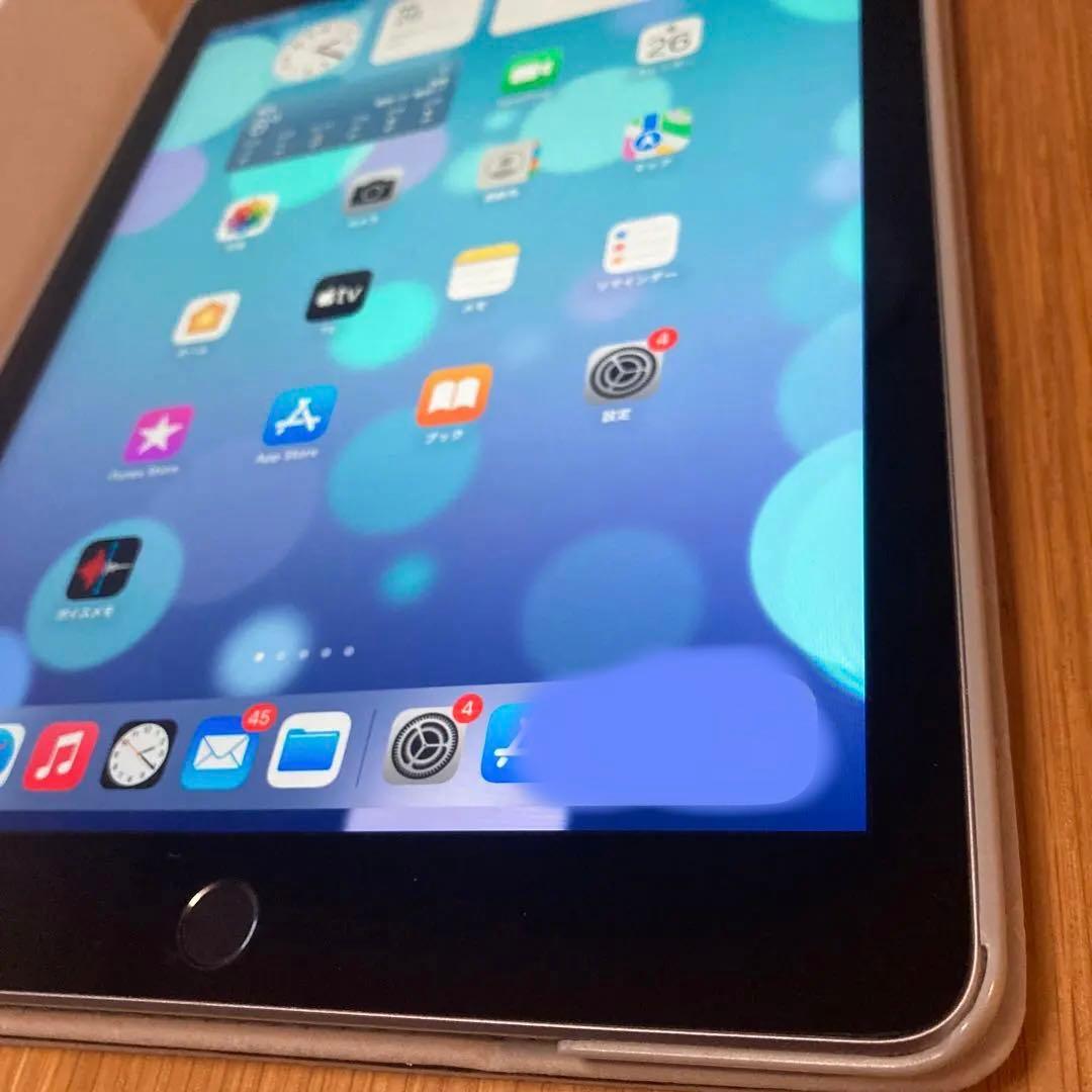 美品　iPad 第5世代　Wi-Fiモデル　シルバー　32GB 美品　A1822