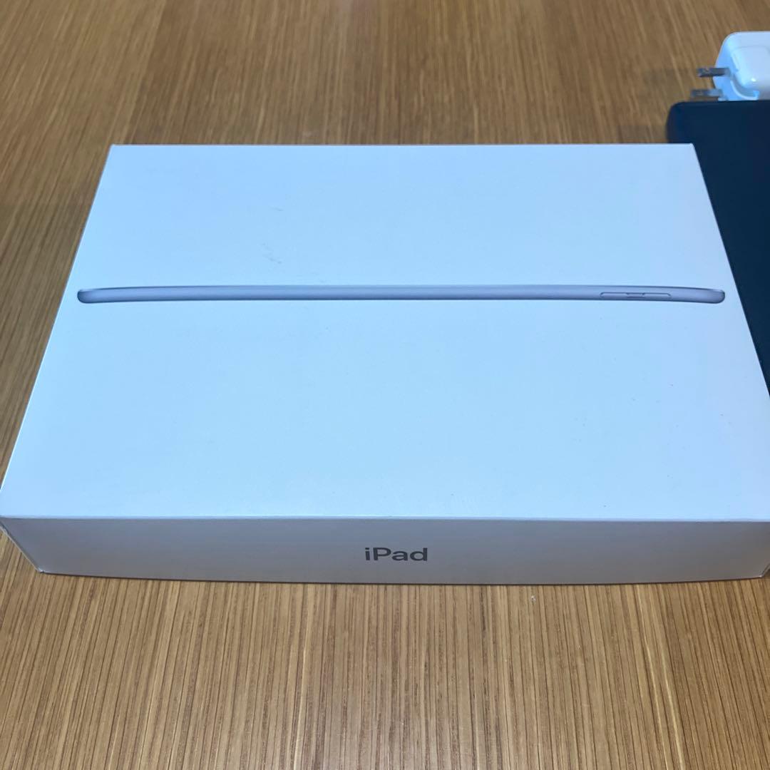 美品　iPad 第5世代　Wi-Fiモデル　シルバー　32GB 美品　A1822