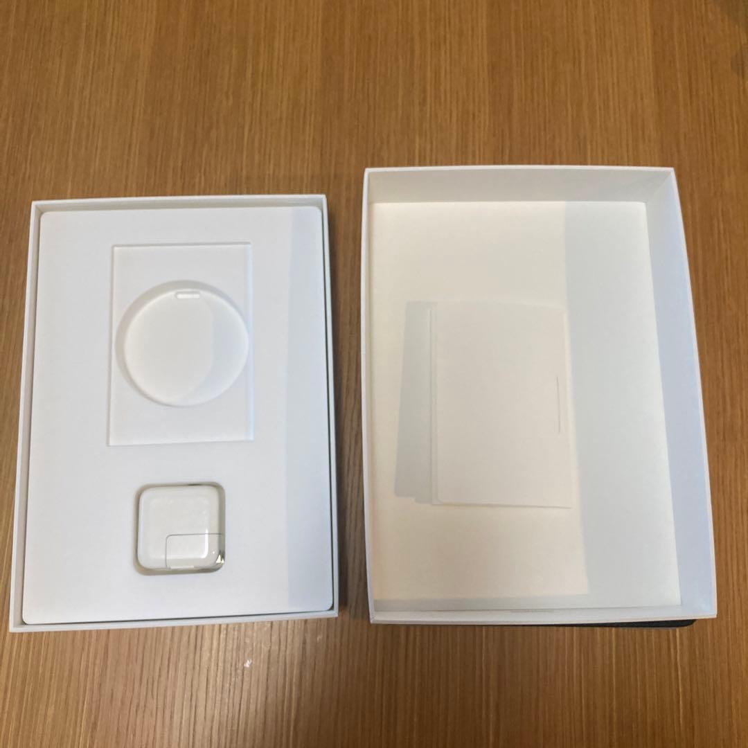 美品　iPad 第5世代　Wi-Fiモデル　シルバー　32GB 美品　A1822