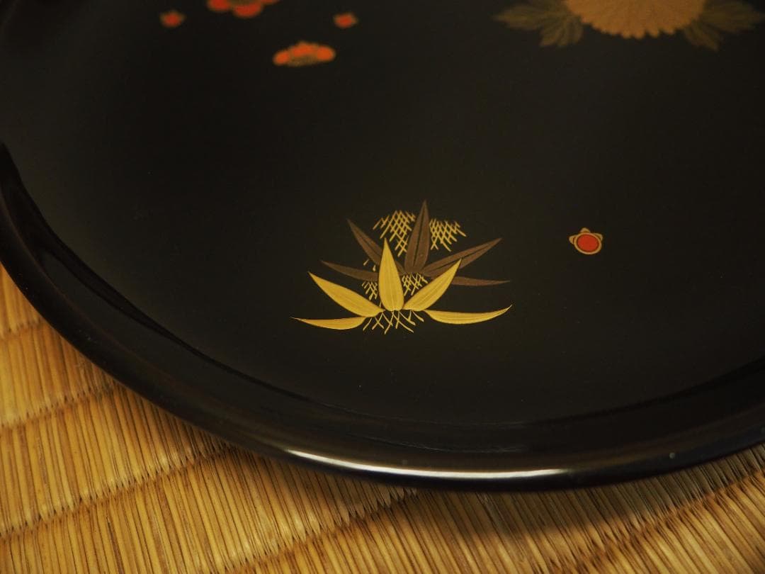 表千家久田宗也12代尋牛斎御書付  四君子蒔絵黒丸盆　3代表阿弥造