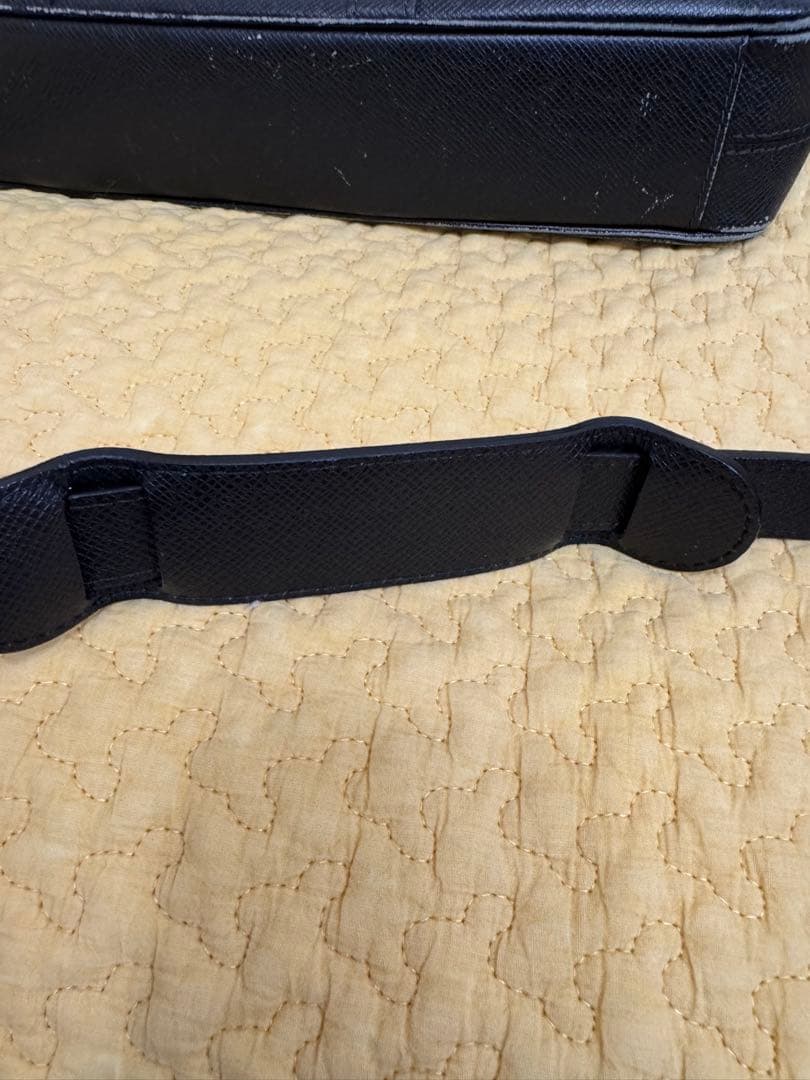 ルイヴィトン　タイガ　ポルト ドキュマン・ヴォワヤージュ　M30925