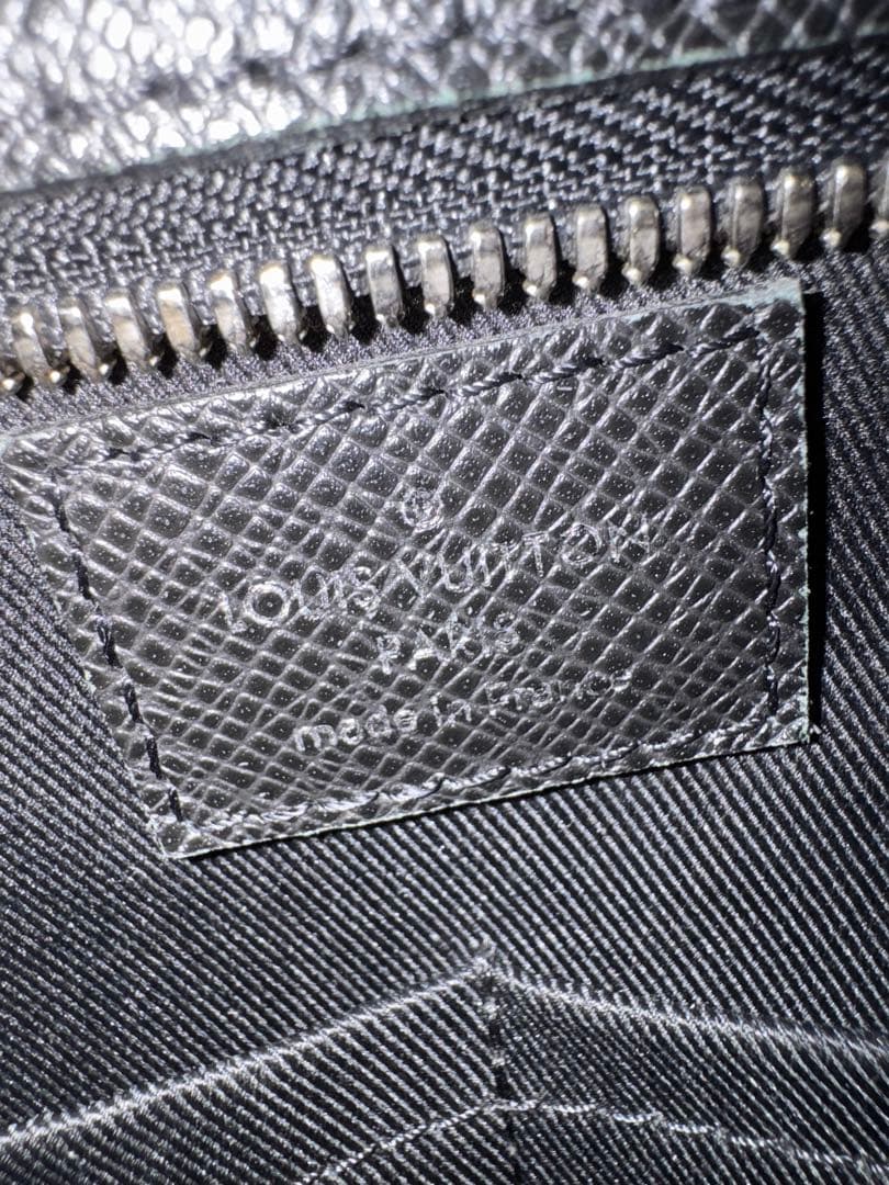 ルイヴィトン　タイガ　ポルト ドキュマン・ヴォワヤージュ　M30925