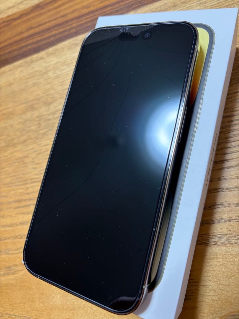 エ*ン様 Apple iPhone 14 Pro 本体　画面上部割れ