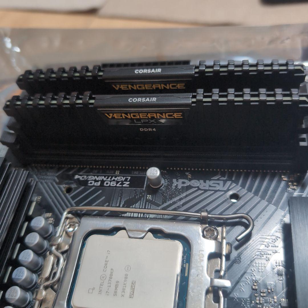 マザーボード z790 pg lightning/d4 + i7 13700kf + 32GB