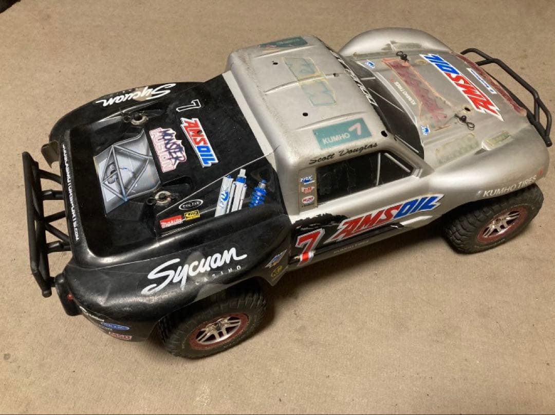 トラクサス Traxxas 1/10 スラッシュ　2WD ラジコンカー