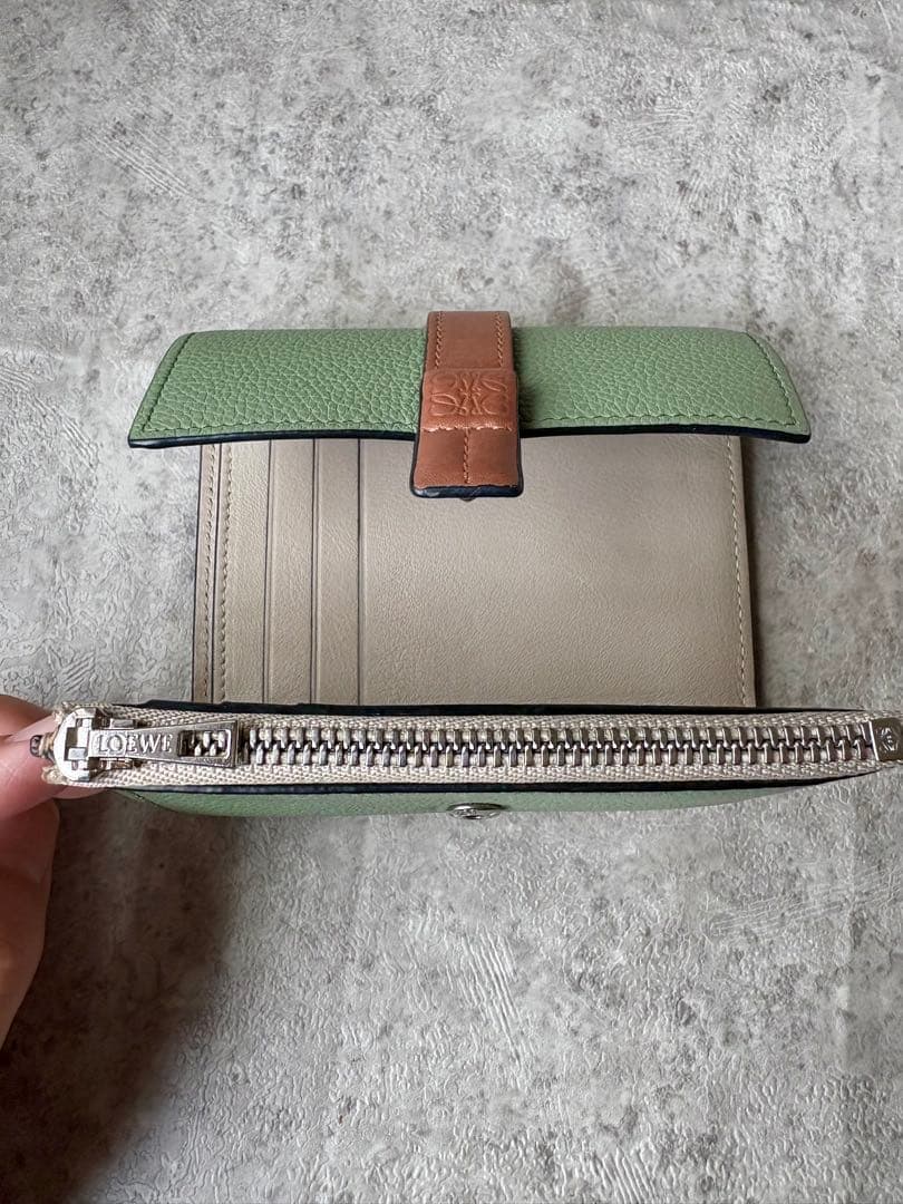 LOEWE グリーンレザー 三つ折り財布