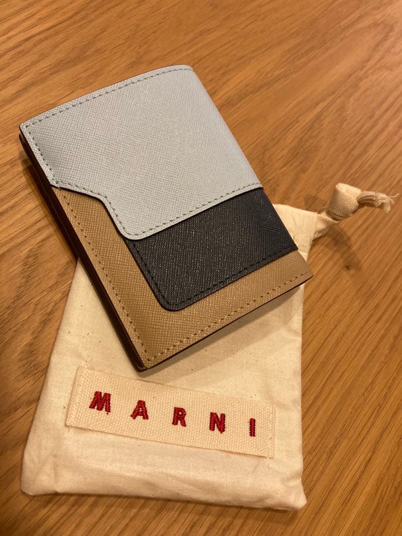 【極美品】MARNI 二つ折り財布 ライトブルー/ネイビー/ベージュ