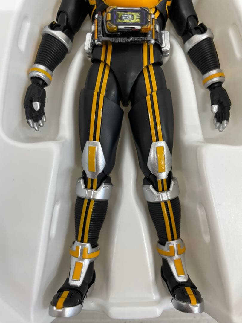 kntoy61-0431 S.H.Figuarts 仮面ライダーネクストカイザ
