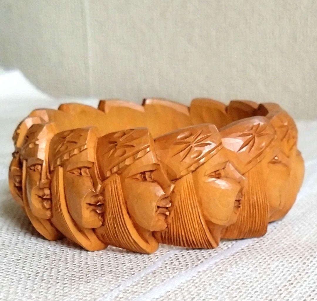 アイヌの木彫りのバングル　一本の木より　ハンドメイド　木工品／工芸品　手彫り