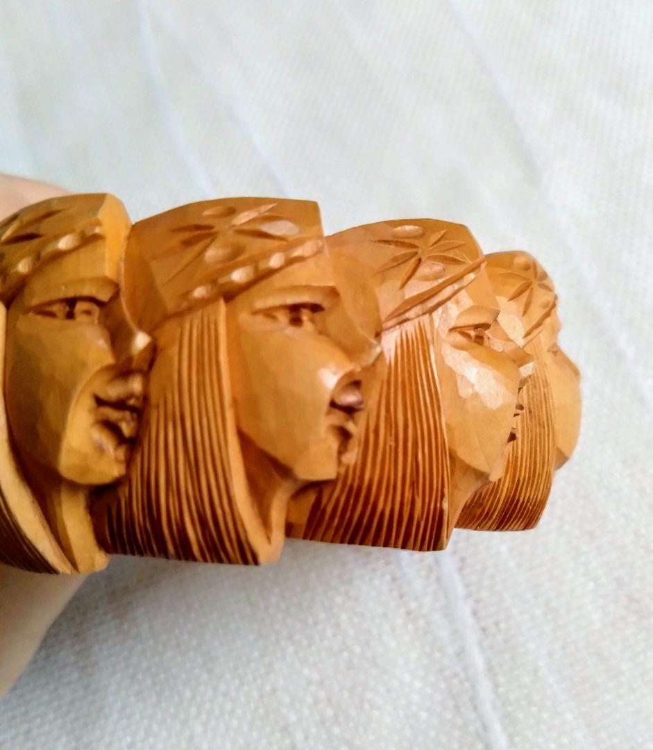 アイヌの木彫りのバングル　一本の木より　ハンドメイド　木工品／工芸品　手彫り