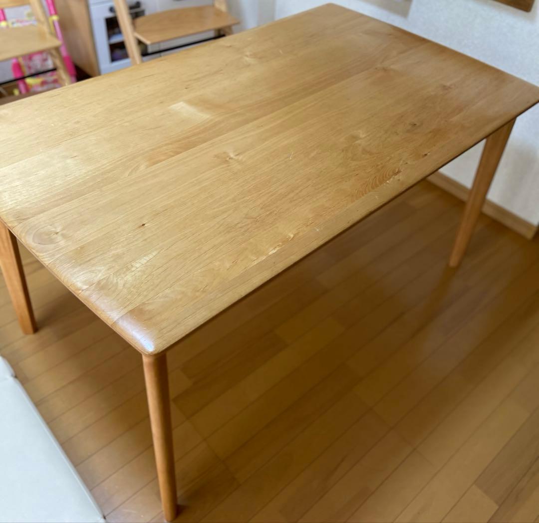 ニトリ　アルナス　ダイニングテーブル