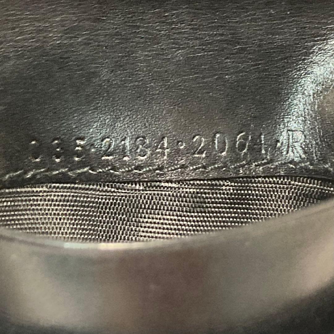 早い者勝ち　美品　GUCCI グッチ　二つ折り　財布　留め具　レザー　ホック　黒