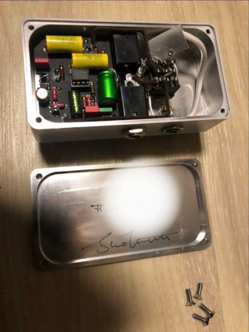 レア Leqtique / Roger