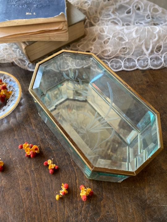 ビンテージ  ガラスのジュエリーケース  大