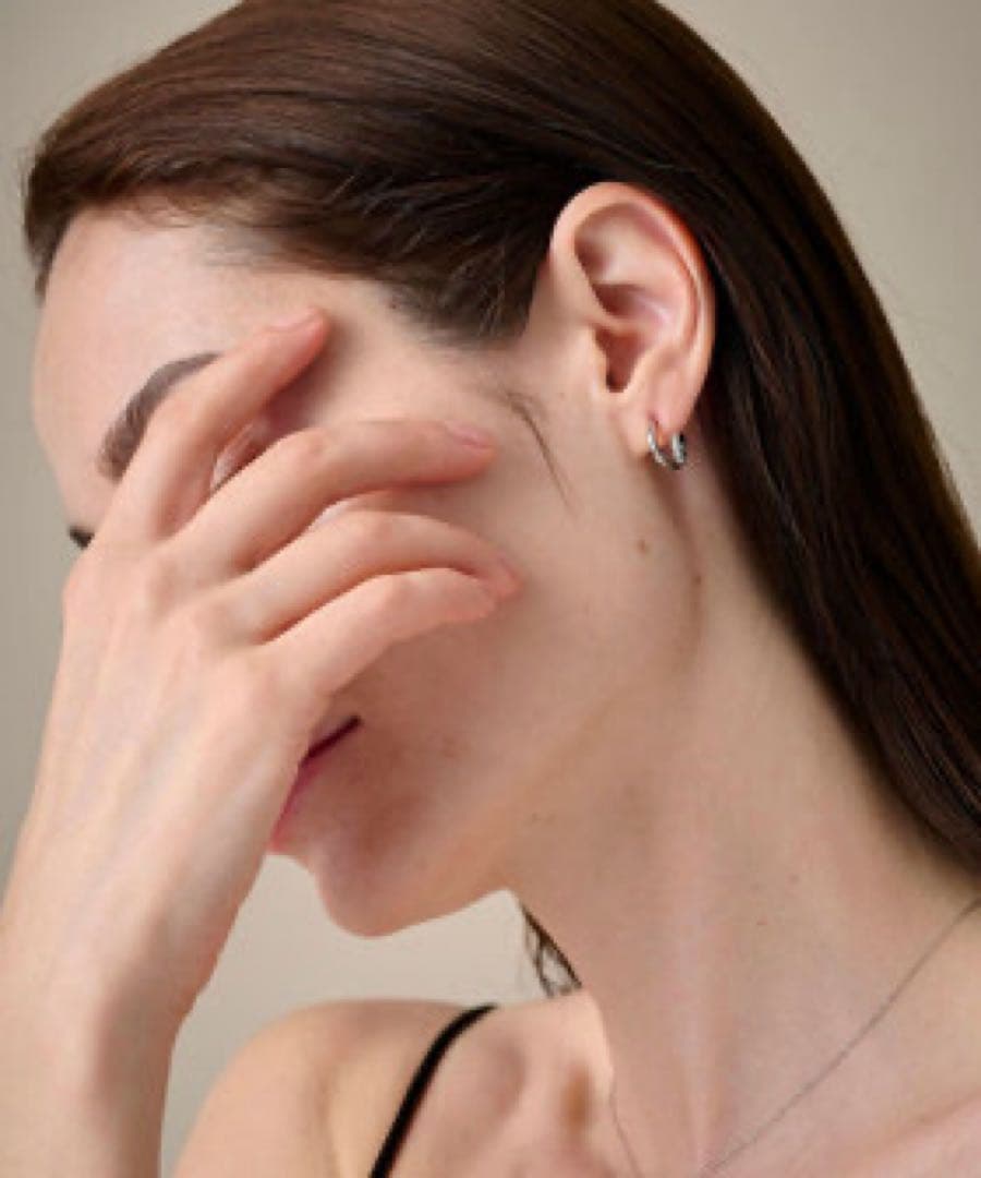 ★momo1224★ ete ビジュー ワンストローク ピアス