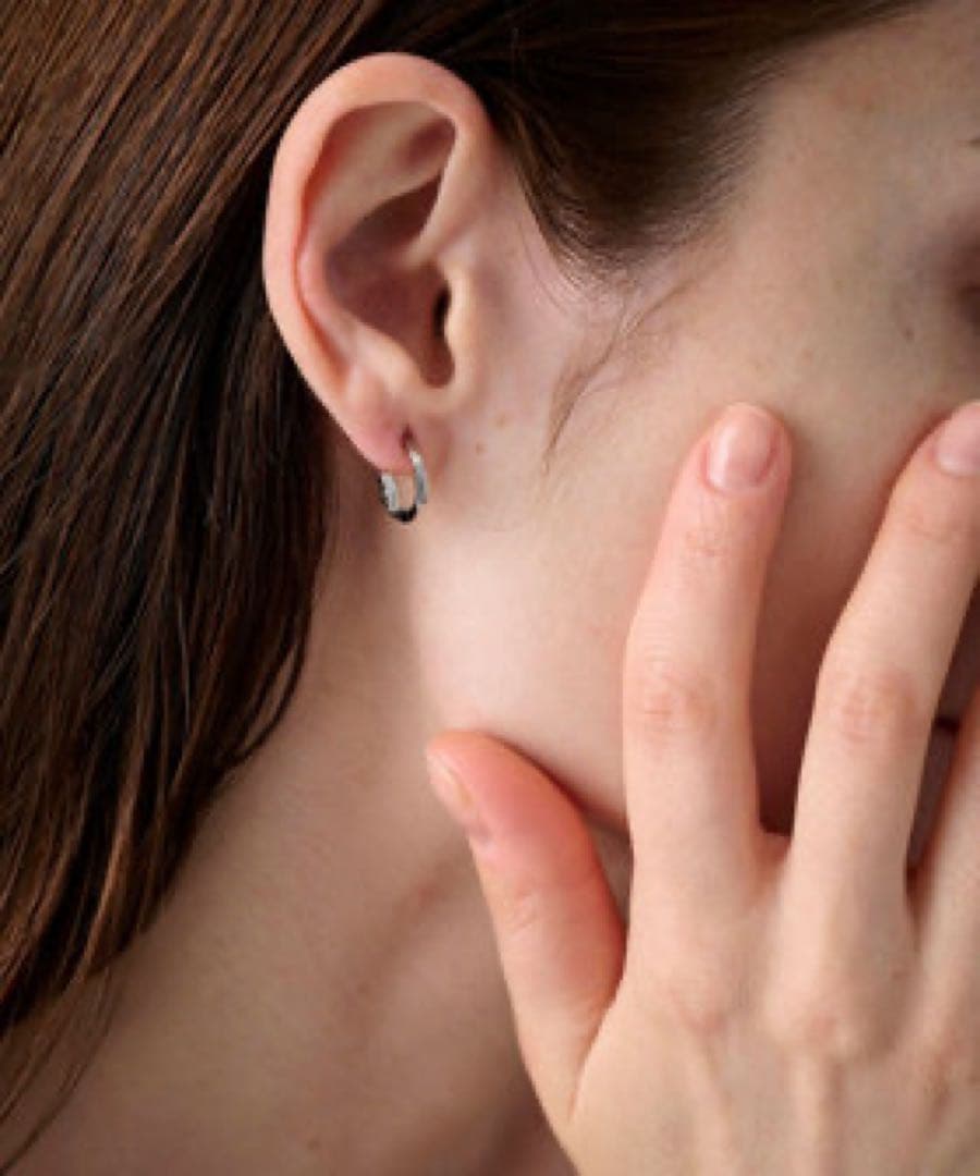 ★momo1224★ ete ビジュー ワンストローク ピアス