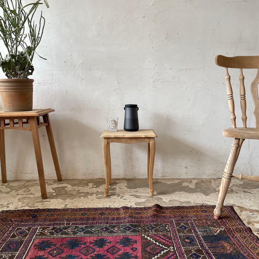 ビンテージ　サイドテーブル 花台 ベッドサイドテーブル　小　猫脚　剥離