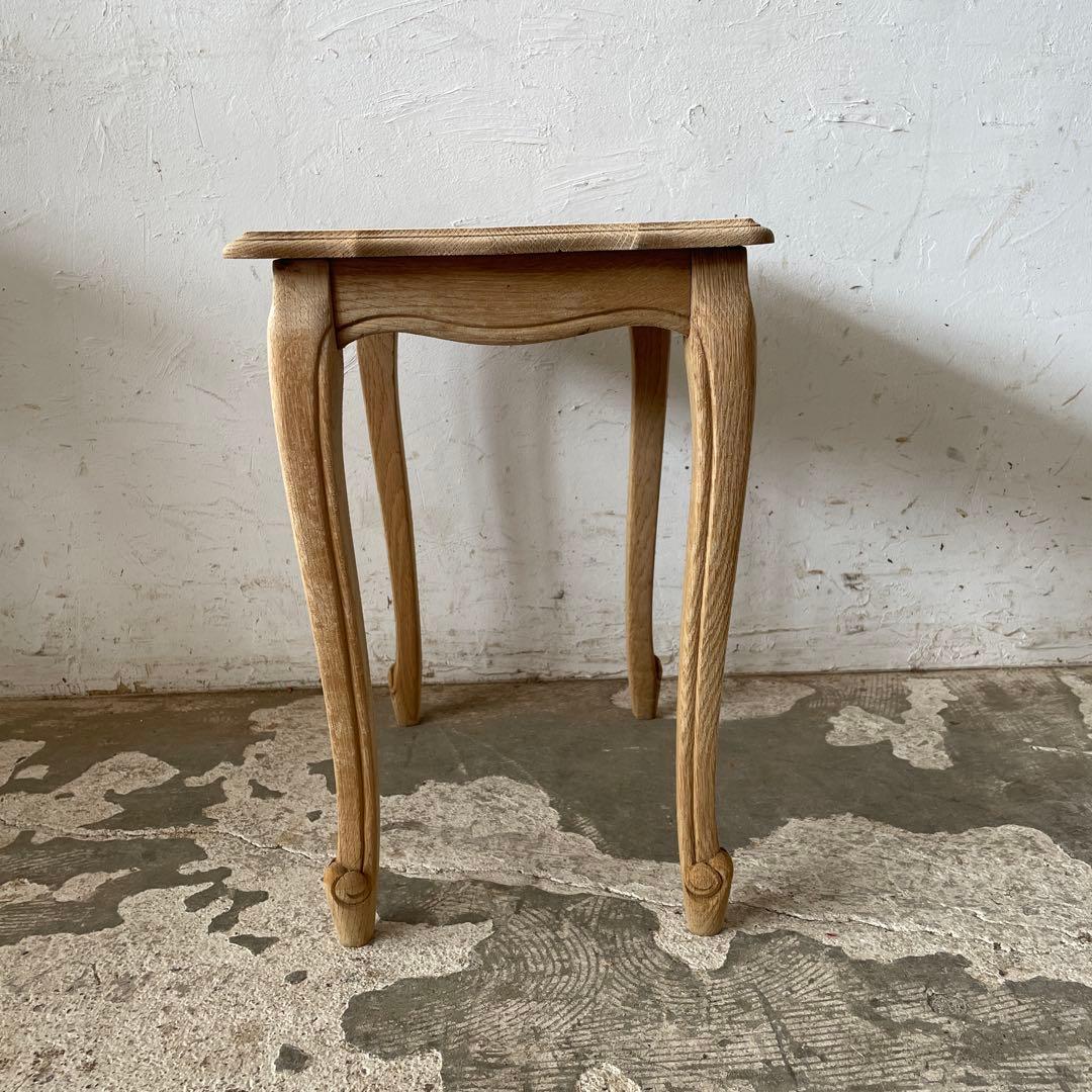 ビンテージ　サイドテーブル 花台 ベッドサイドテーブル　小　猫脚　剥離