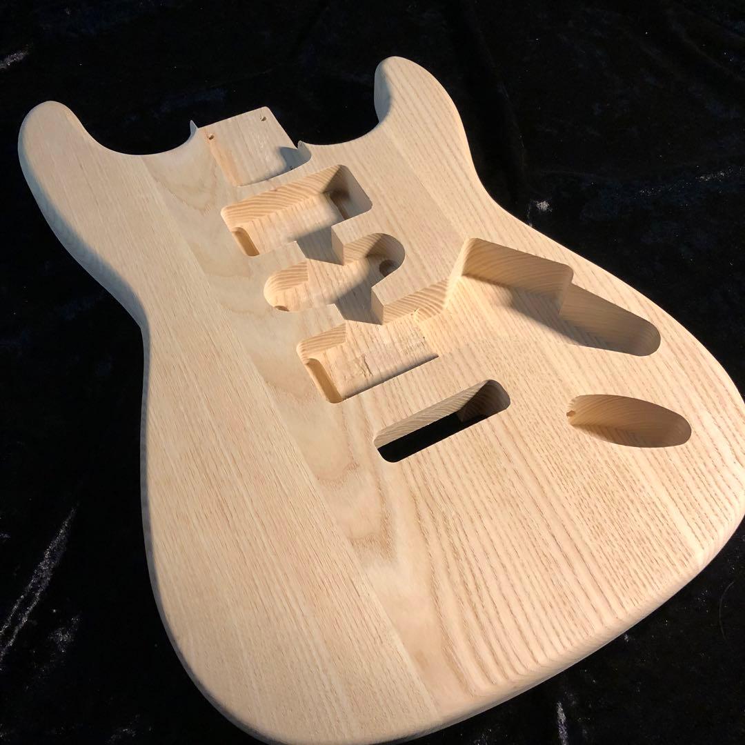 カナダ産アッシュ材　エレキギター　ストラトキャスター　ボディ　アッシュ